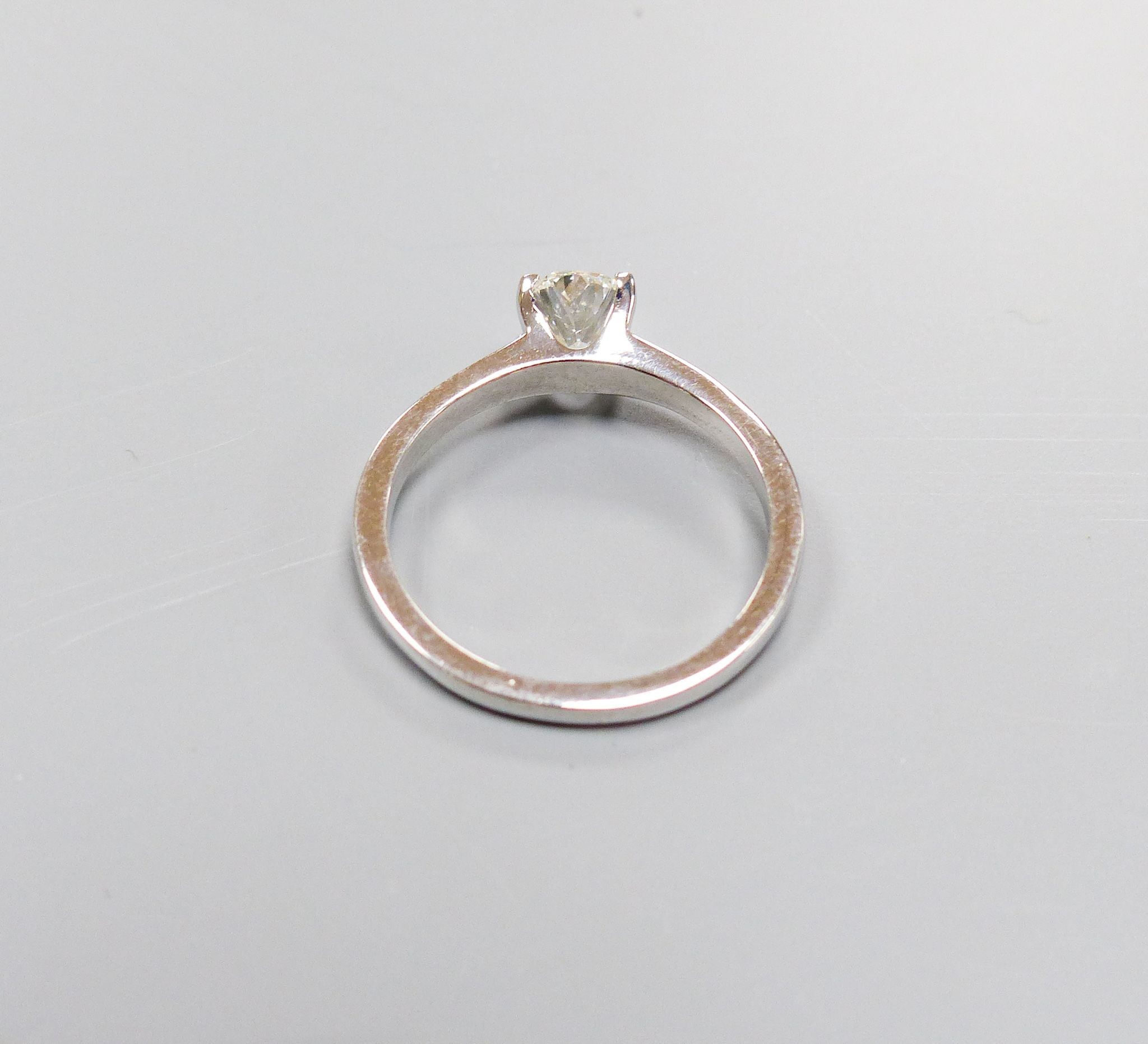 A modern 18ct white gold and solitaire oval cut diamond ring, size M, gross 3.1 grams, with GIA report dated 26/01/1999 stating the stone to weigh 0.88ct with a colour and clarity of F and SI1.